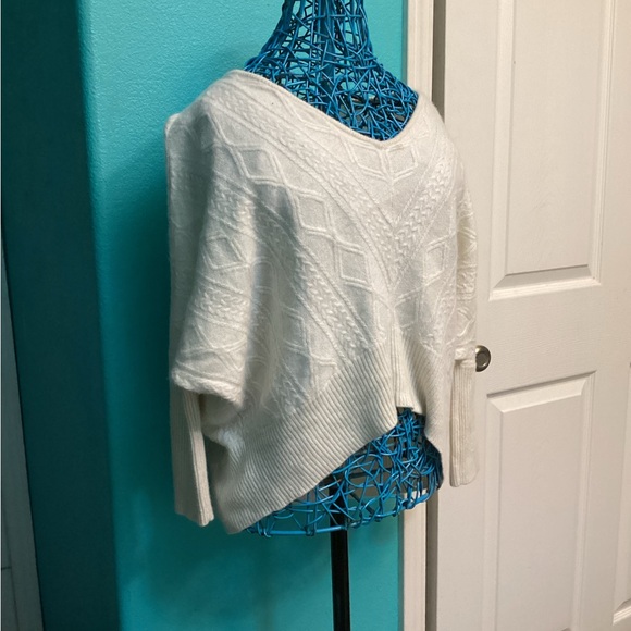 💥PRICE DROP💥 Qi Cashmere Sweater - Picture 1 of 5